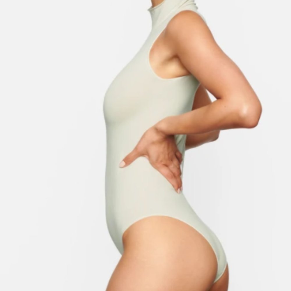 SKIMS ESSENTIAL MOCK NECK SLEEVELESS BODYSUIT - L/XL - MARBLE